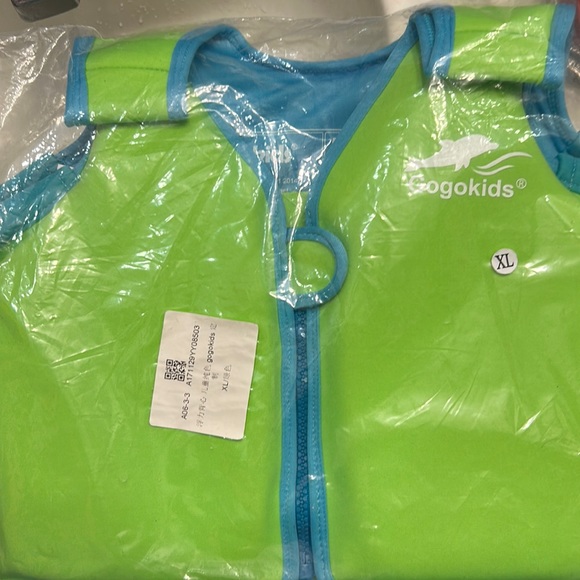 Brand new child swim vest in original package for age 4-6 up to 50 pounds - Picture 1 of 6
